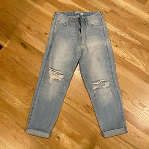 Hollister boyfriend jeans size 28 or size 7